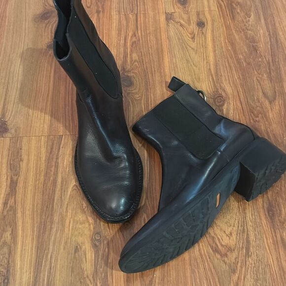 Cole Haan black leather booties size 7 - Picture 1 of 6